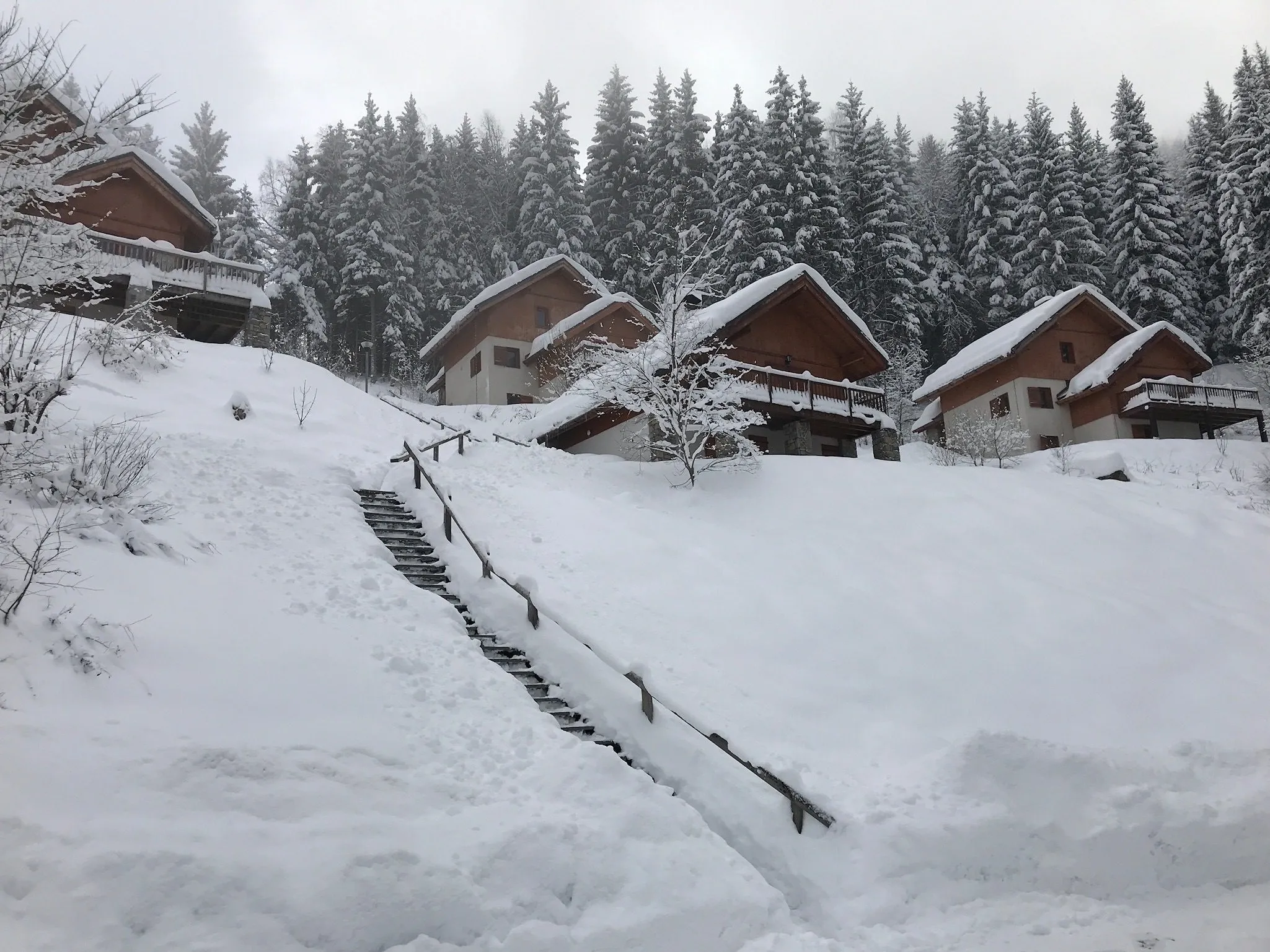 Le chalet sous la neige